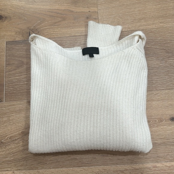 Intermix cashmere wool sweater. Eyelit trim - Picture 4 of 6